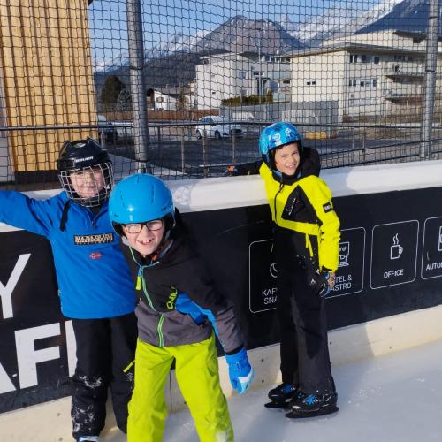 2B beim Eislaufen