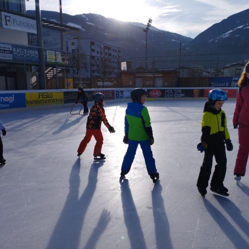 2B beim Eislaufen