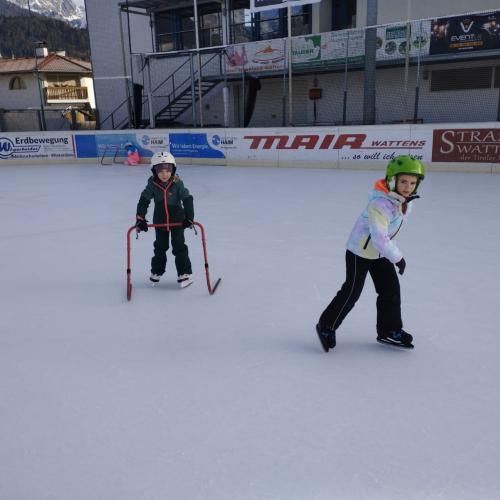 2B beim Eislaufen