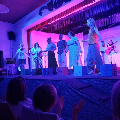 Theater in Mils (PHT)