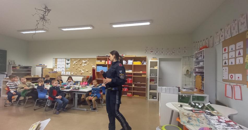 Polizei in den zweiten Klassen