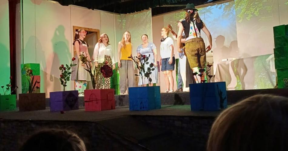 Theater in Mils (PHT)