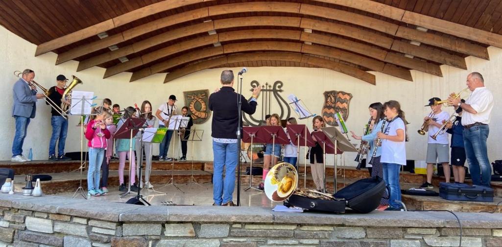 Bläserklasse im Pavillon